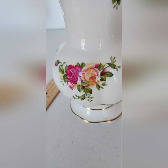 SOLD Royal Albert Old Country Roses Floral Vase Bone China Gold Trim - Picture 2 of 16